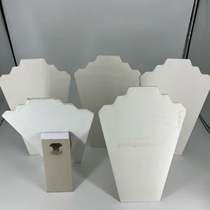 Crafted from beautiful White velvet that is soft to the touch. Keep jewelry safe